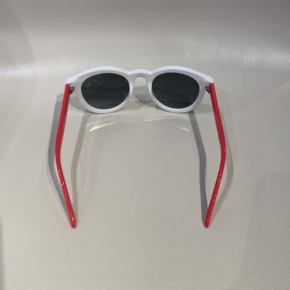 New Women’s Gucci Sunglasses - Picture 6 of 8